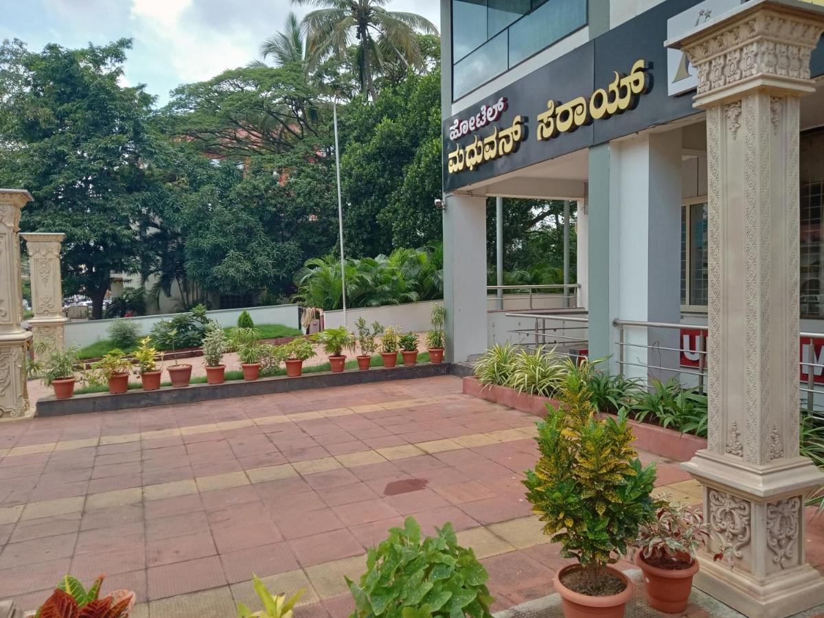 Hotel Madhuvan Serai Manipal Exteriör bild