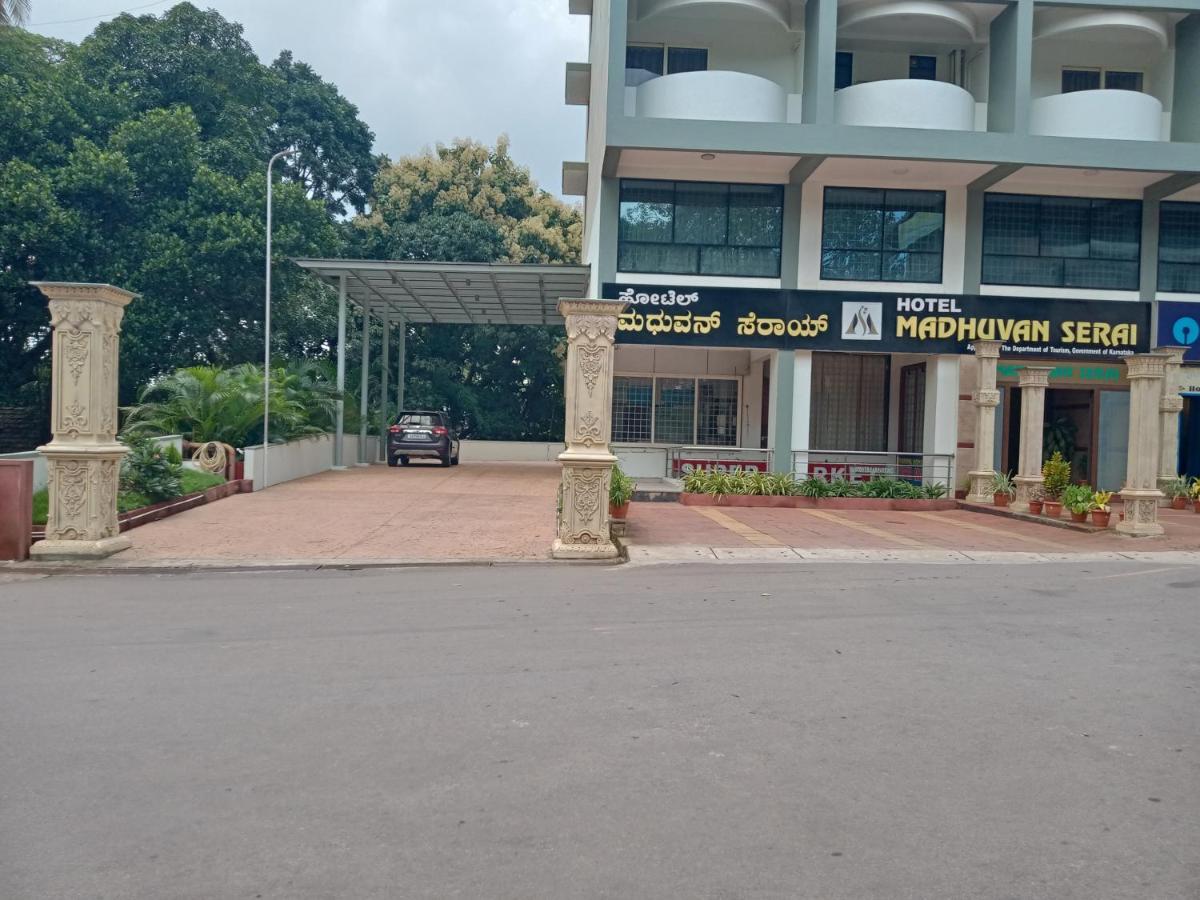 Hotel Madhuvan Serai Manipal Exteriör bild