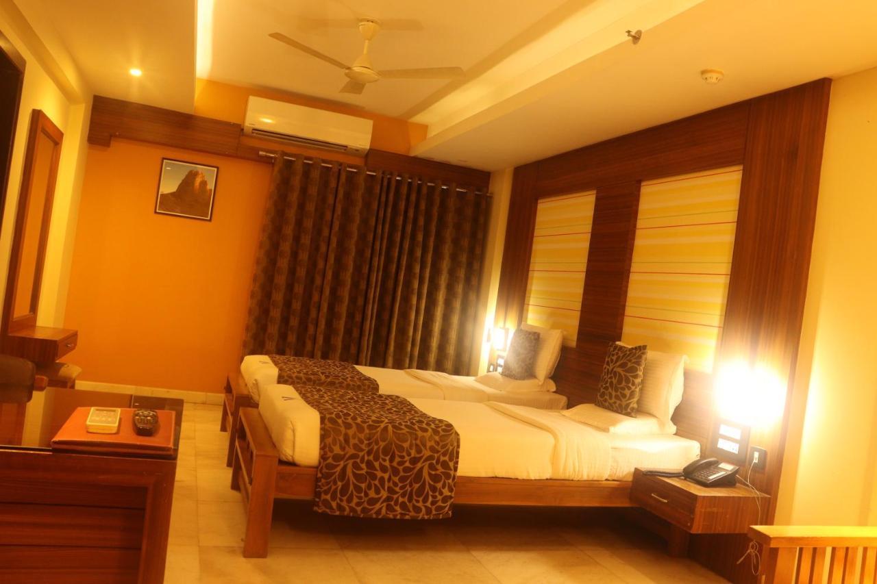 Hotel Madhuvan Serai Manipal Exteriör bild