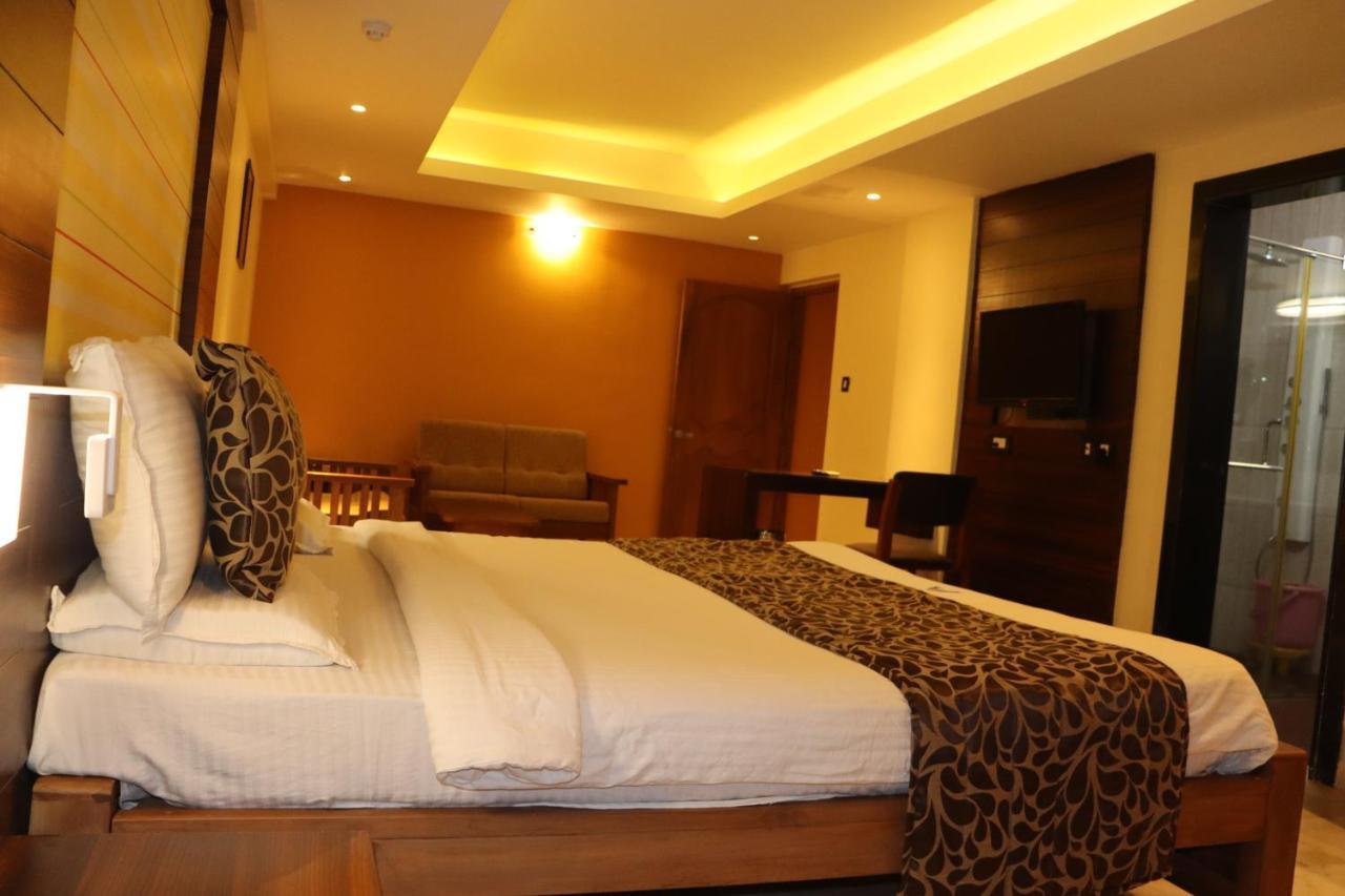Hotel Madhuvan Serai Manipal Exteriör bild