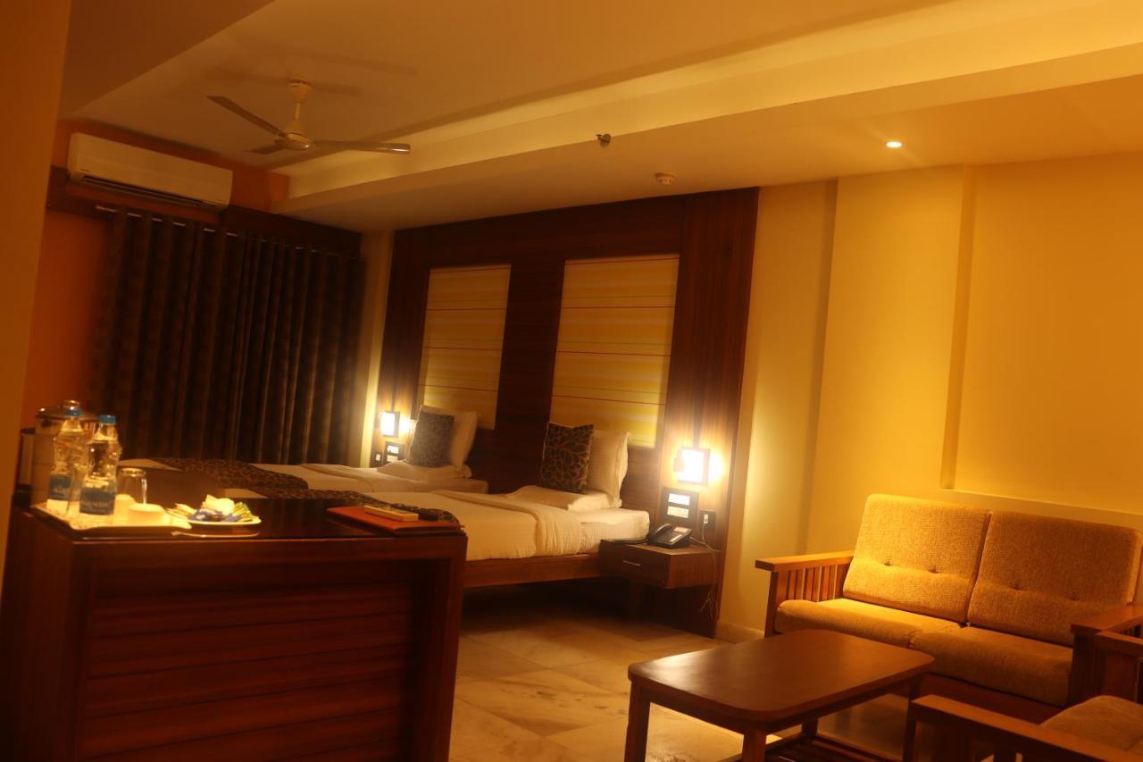 Hotel Madhuvan Serai Manipal Exteriör bild