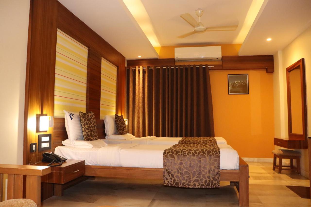 Hotel Madhuvan Serai Manipal Exteriör bild