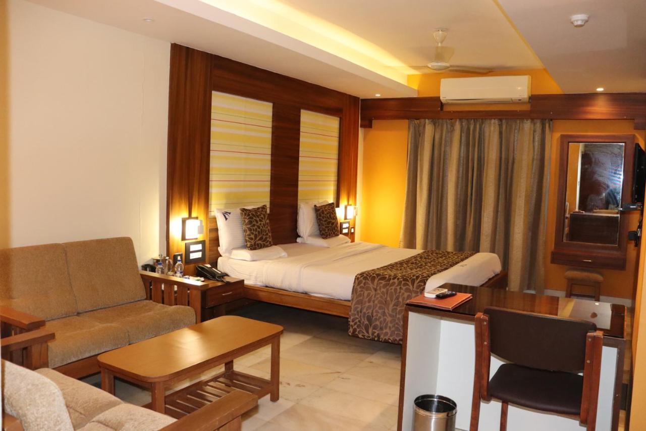 Hotel Madhuvan Serai Manipal Exteriör bild