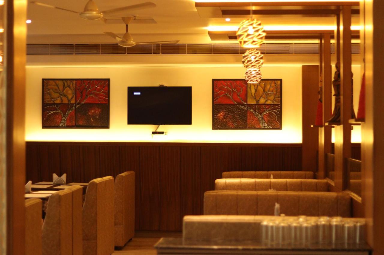 Hotel Madhuvan Serai Manipal Exteriör bild