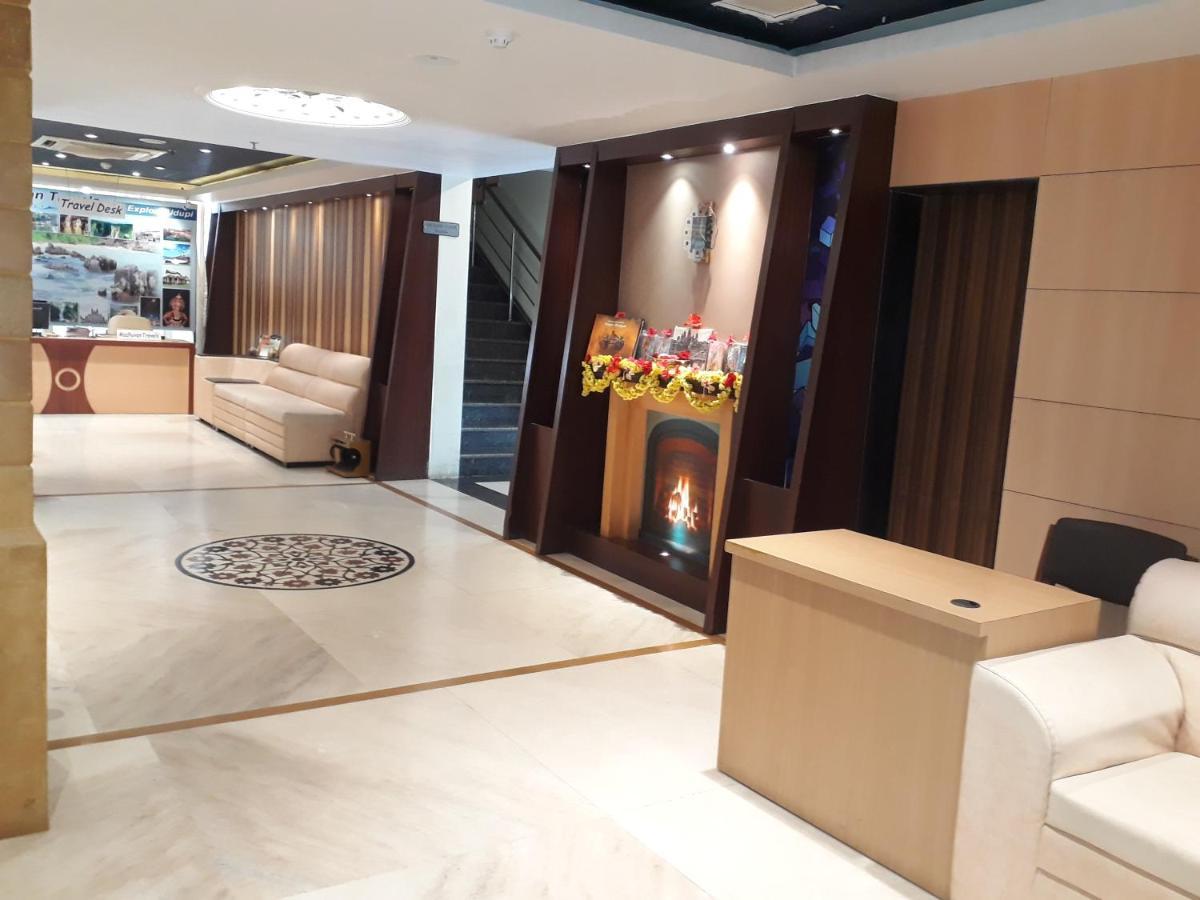 Hotel Madhuvan Serai Manipal Exteriör bild