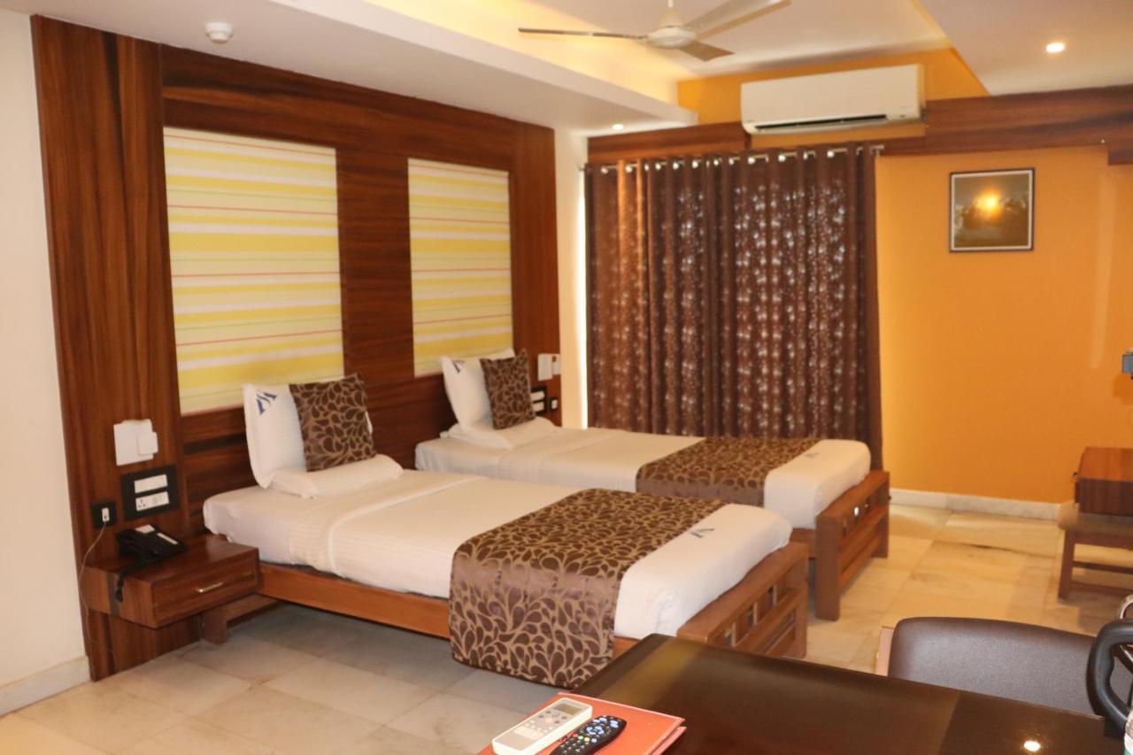 Hotel Madhuvan Serai Manipal Exteriör bild