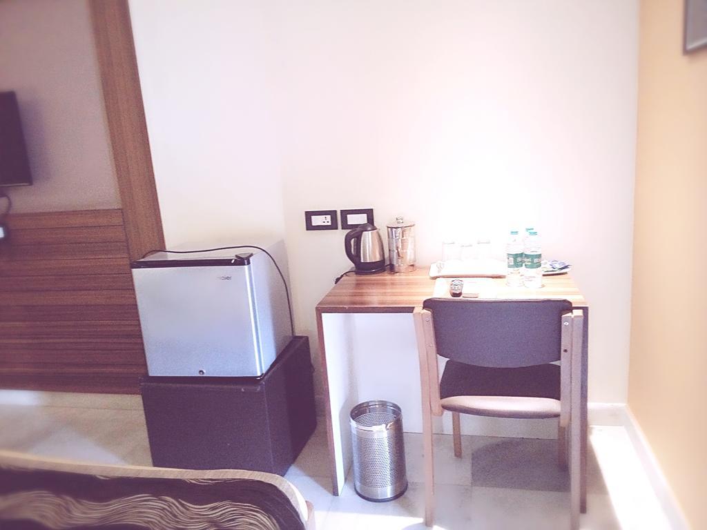 Hotel Madhuvan Serai Manipal Exteriör bild