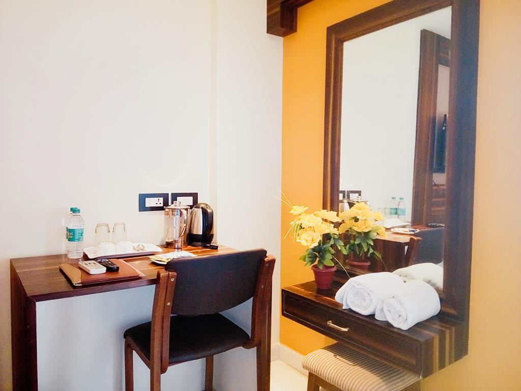 Hotel Madhuvan Serai Manipal Exteriör bild