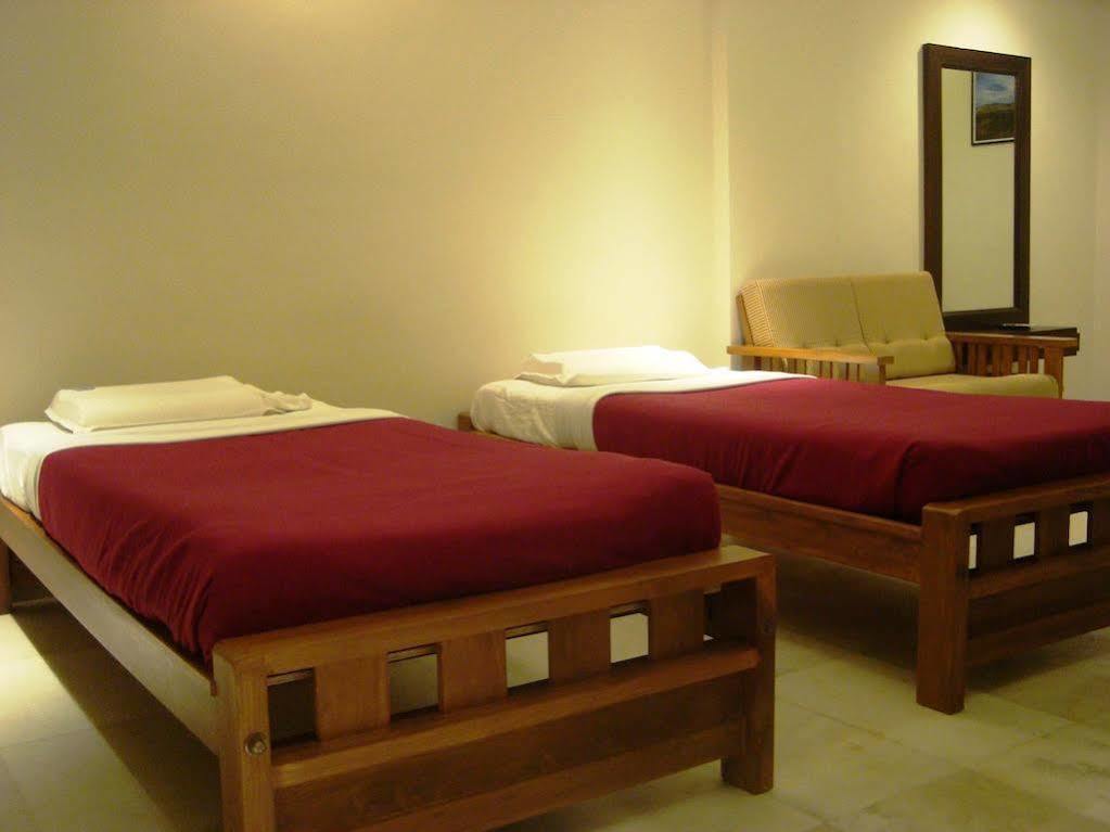 Hotel Madhuvan Serai Manipal Exteriör bild