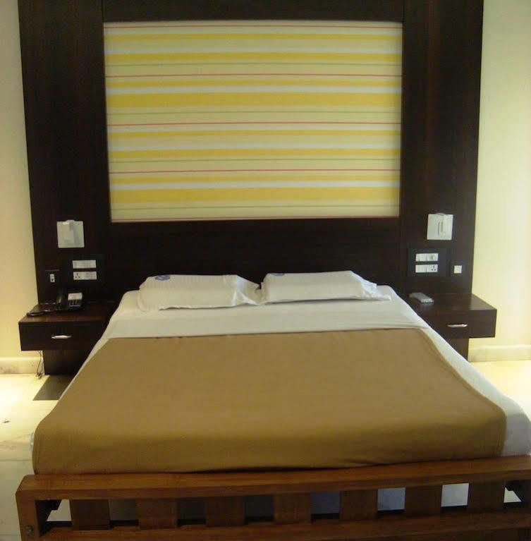 Hotel Madhuvan Serai Manipal Exteriör bild