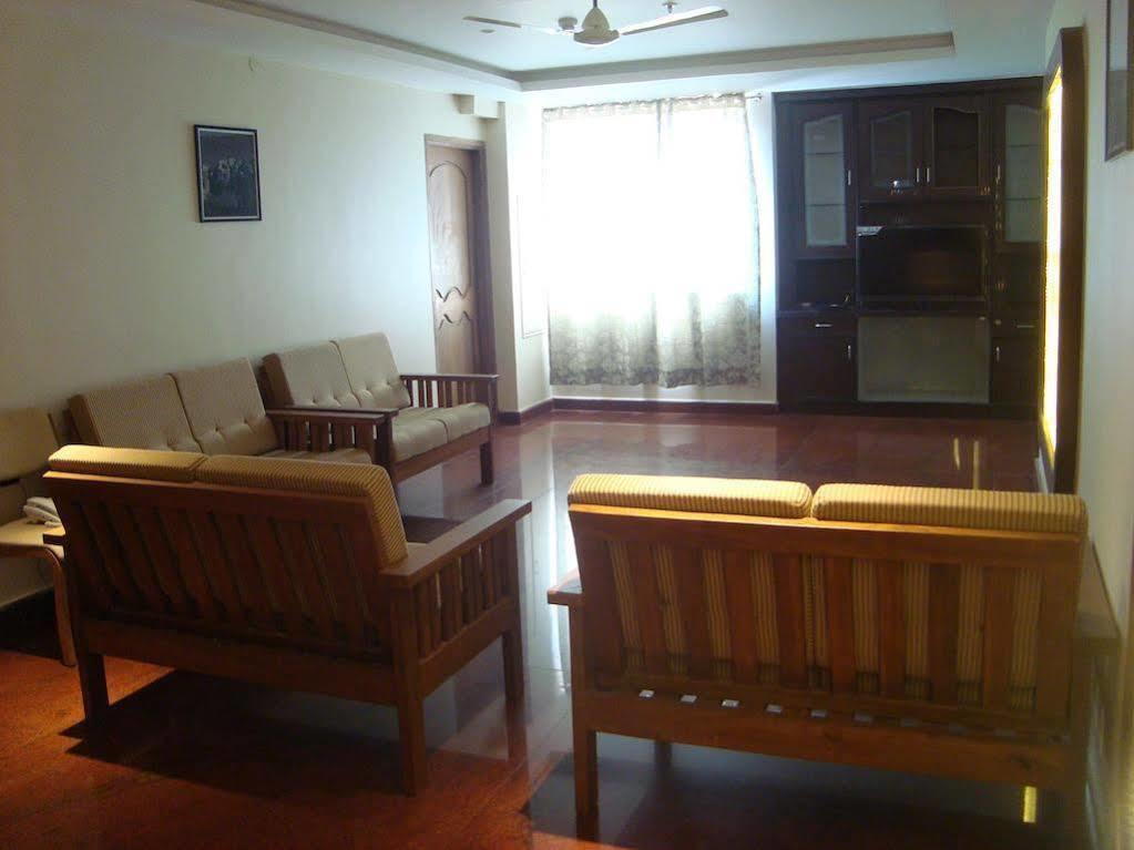 Hotel Madhuvan Serai Manipal Exteriör bild