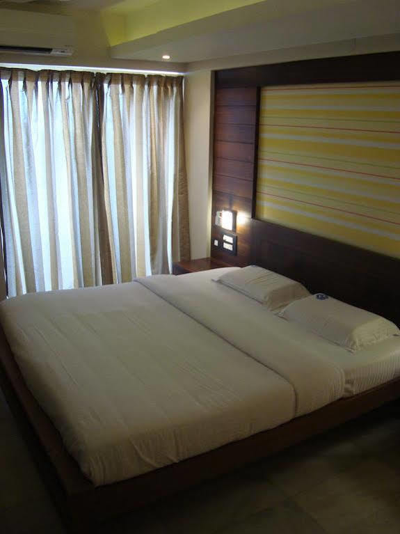Hotel Madhuvan Serai Manipal Exteriör bild