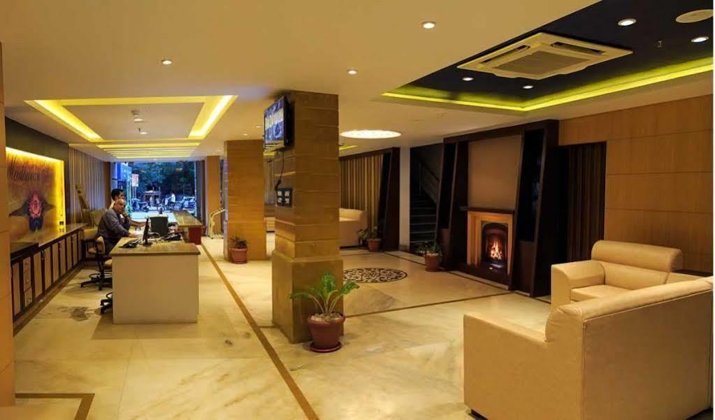 Hotel Madhuvan Serai Manipal Exteriör bild