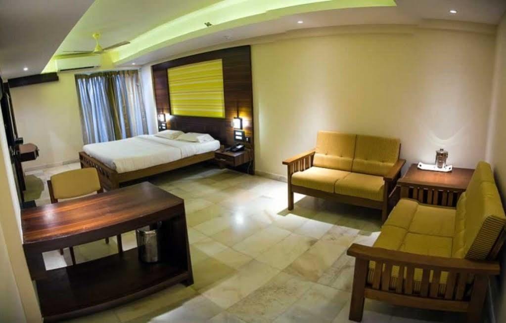 Hotel Madhuvan Serai Manipal Exteriör bild