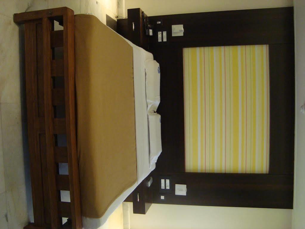Hotel Madhuvan Serai Manipal Exteriör bild