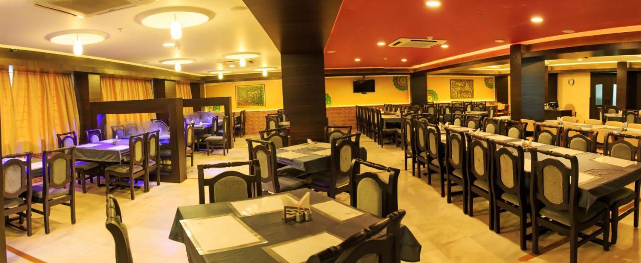 Hotel Madhuvan Serai Manipal Exteriör bild