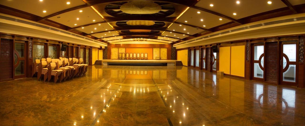 Hotel Madhuvan Serai Manipal Exteriör bild